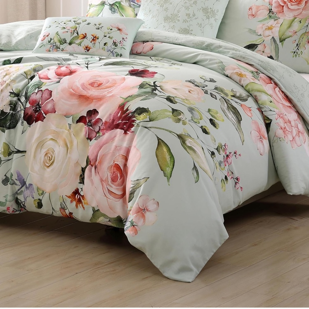 Elegant Floral Duvet Cover Set in Soft Green - Picture 3 of 8